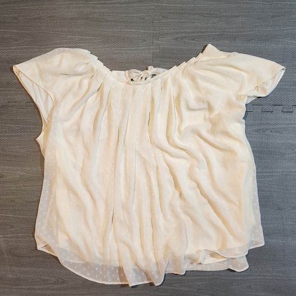 LC, Lauren Conrad- Women's(4X) Off White Pleated Short Sleeve Shirt - Picture 1 of 4